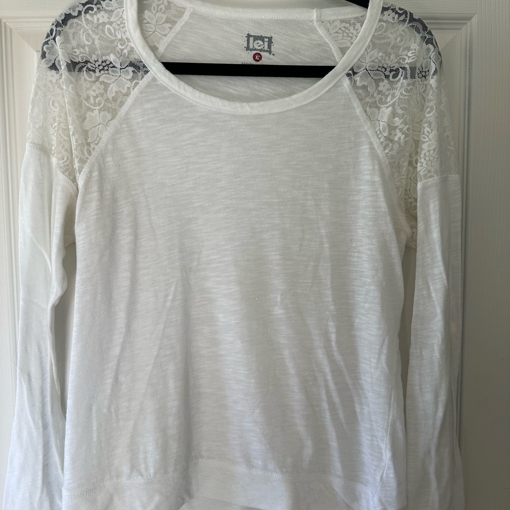 lei White Lace-Shoulder Long Sleeve Tee